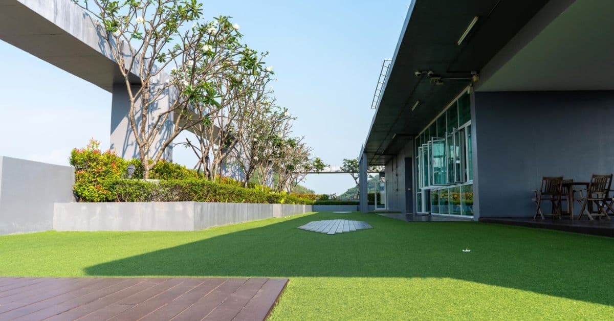 รวม 8 ไอเดีย จัดสวนหญ้าเทียมให้สวยงาม เพิ่มพื้นที่สีเขียวให้บ้านของเรา